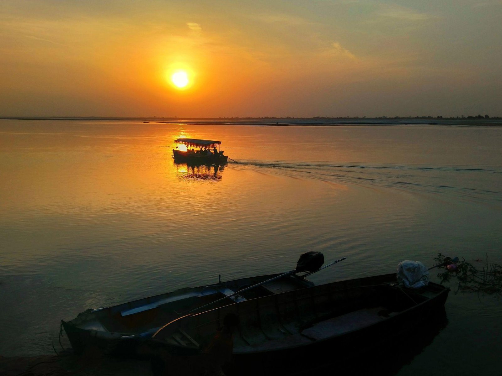 The holy Sarayu River flows through Ayodhya, where devotees perform rituals and aarti. The glowing diyas and chants create a peaceful, divine atmosphere for reflection and devotion.